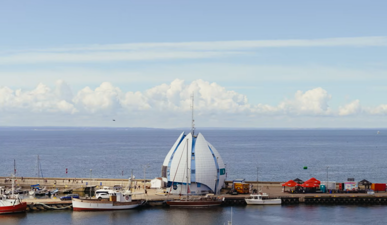 SolaX wind and solar energy storage solution at the Port of Hel, Poland