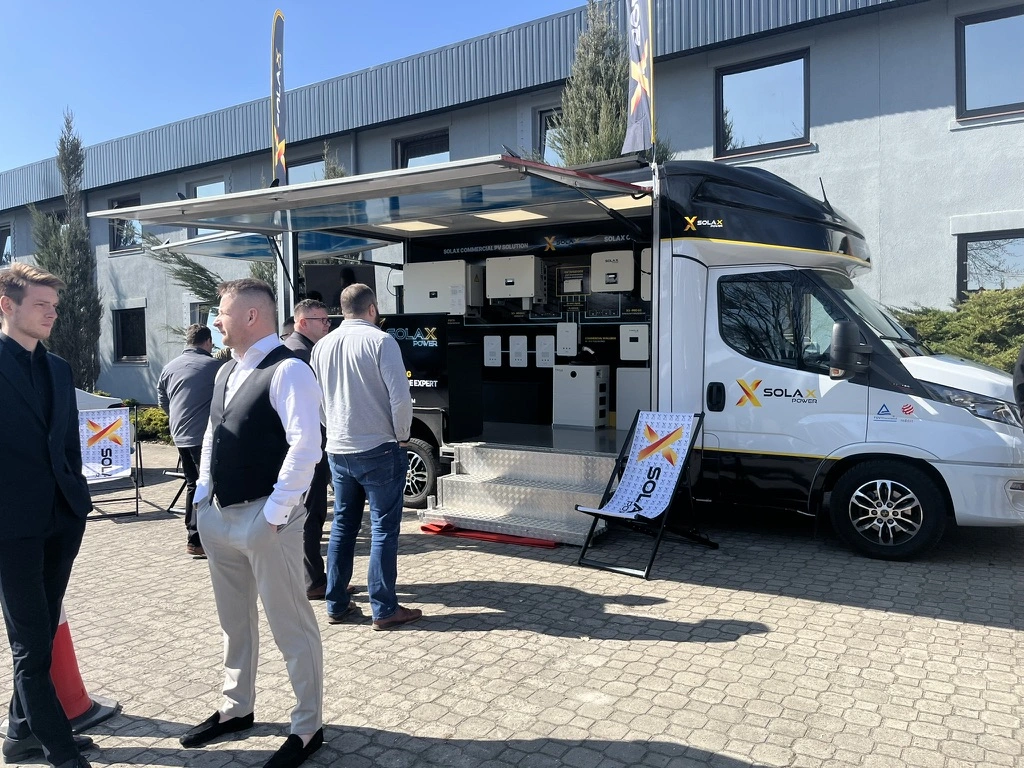 SolaX gościem specjalnym konferencji dotyczącej VPP: Mobilny showroom w akcji!